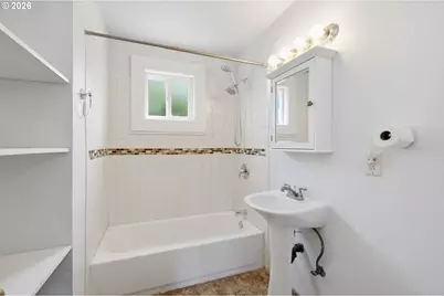 5135 C St, Springfield, OR 97478 - Photo 9