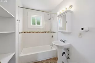5135 C St, Springfield, OR 97478 - Photo 9