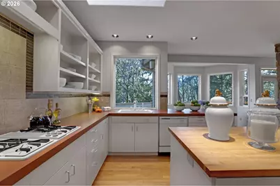 700 SW 67th Pl, Portland, OR 97225 - Photo 17