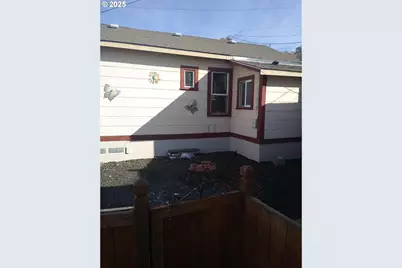 515 SE 4th St, Pendleton, OR 97801 - Photo 11