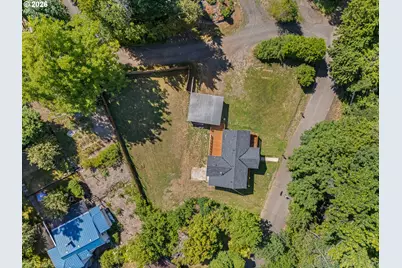 3946 SW Cullen Blvd, Portland, OR 97221 - Photo 15