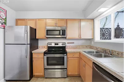 1015 SW Bertha Blvd #4, Portland, OR 97219 - Photo 7