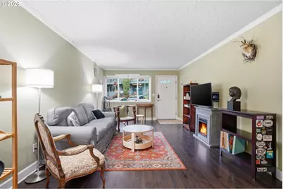 1015 SW Bertha Blvd #4, Portland, OR 97219 - Photo 3