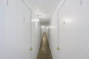 1015 SW Bertha Blvd, Portland, OR 97219 - Photo 23