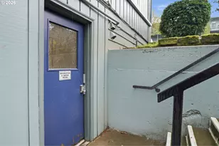 1015 SW Bertha Blvd, Portland, OR 97219 - Photo 15