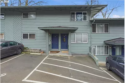 1015 SW Bertha Blvd #4, Portland, OR 97219 - Photo 1