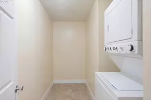 1015 SW Bertha Blvd, Portland, OR 97219 - Photo 11