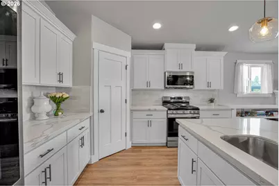 1448 SW 11th St, Dallas, OR 97338 - Photo 9