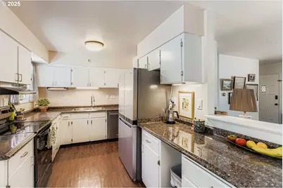 16646 SE Ankeny St, Portland, OR 97233 - Photo 9