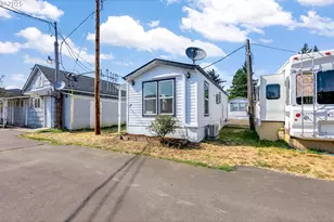 12726 SE Division St, Portland, OR 97236 - Photo 3