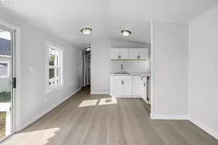 12726 SE Division St, Portland, OR 97236 - Photo 17