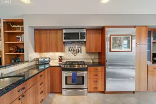 1135 NW Irving St, Portland, OR 97209 - Photo 9