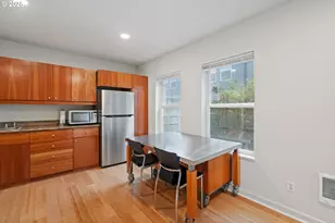 1135 NW Irving St, Portland, OR 97209 - Photo 31