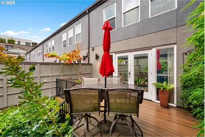 1135 NW Irving St, Portland, OR 97209 - Photo 15