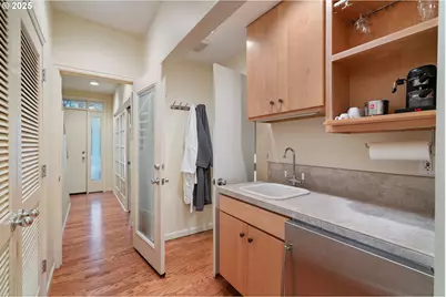 1135 NW Irving St, Portland, OR 97209 - Photo 23