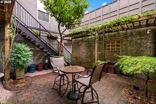 1135 NW Irving St, Portland, OR 97209 - Photo 33