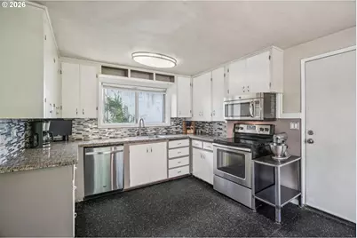 5629 SE Center St, Portland, OR 97206 - Photo 17