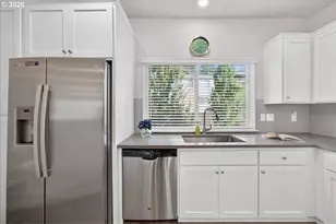 428 NE Patricia Ann Pl, Hillsboro, OR 97006 - Photo 17