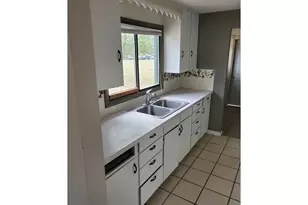 132 NE Sawyers Ln, Roseburg, OR 97470 - Photo 9