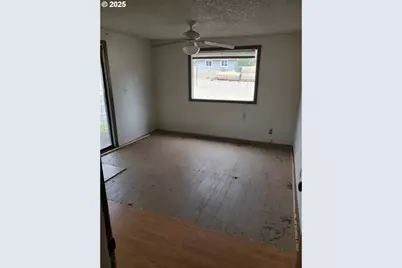 132 NE Sawyers Ln, Roseburg, OR 97470 - Photo 13