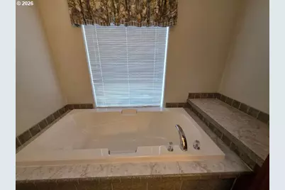 624 Dufur Ave, Maupin, OR 97037 - Photo 27