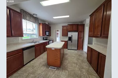 624 Dufur Ave, Maupin, OR 97037 - Photo 7