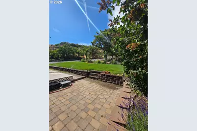 624 Dufur Ave, Maupin, OR 97037 - Photo 5