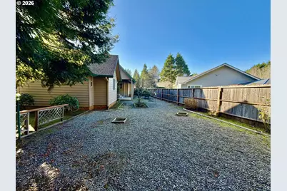 918 Midland Way, Brookings, OR 97415 - Photo 9