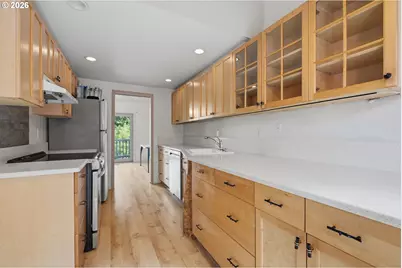 9814 SW Quail Post Rd, Portland, OR 97219 - Photo 7