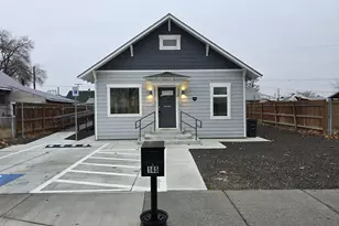 145 SW 4th St, Hermiston, OR 97838 - Photo 1