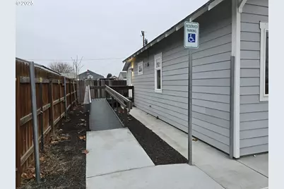 145 SW 4th St, Hermiston, OR 97838 - Photo 3