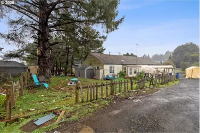1035 SW 15th St, Lincoln City, OR 97367 - Photo 9