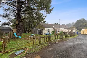 1035 SW 15th St, Lincoln City, OR 97367 - Photo 9