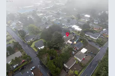 1035 SW 15th St, Lincoln City, OR 97367 - Photo 3