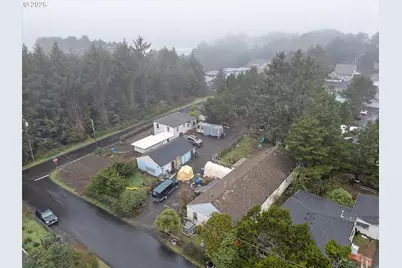 1035 SW 15th St, Lincoln City, OR 97367 - Photo 5