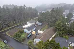 1035 SW 15th St, Lincoln City, OR 97367 - Photo 5