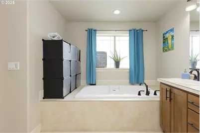 15092 NW Olive St, Portland, OR 97229 - Photo 11