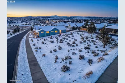 1092 SE Bluegrass Ln, Madras, OR 97741 - Photo 5