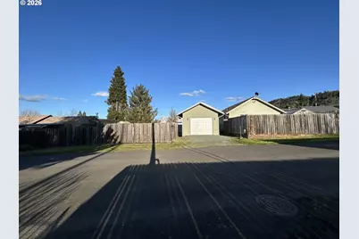 724 W Rainbow St, Roseburg, OR 97471 - Photo 29