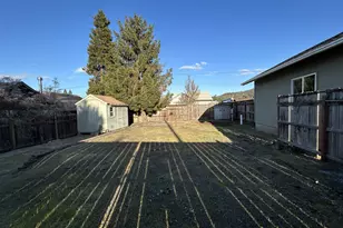 724 W Rainbow St, Roseburg, OR 97471 - Photo 27