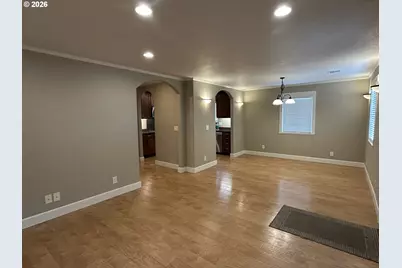 724 W Rainbow St, Roseburg, OR 97471 - Photo 9