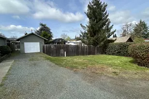 724 W Rainbow St, Roseburg, OR 97471 - Photo 5