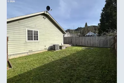 724 W Rainbow St, Roseburg, OR 97471 - Photo 31