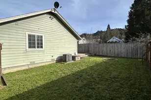 724 W Rainbow St, Roseburg, OR 97471 - Photo 31