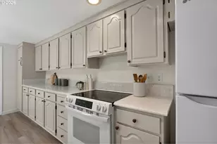 15660 SW Greenleaf Ct, Tigard, OR 97224 - Photo 13