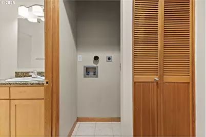 810 NW Naito Pkwy #F24, Portland, OR 97209 - Photo 11