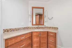 10380 SW Canterbury Ln, Portland, OR 97224 - Photo 23