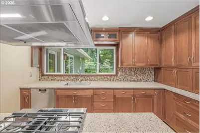 10380 SW Canterbury Ln, Portland, OR 97224 - Photo 17
