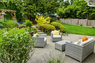 145 S Ridge Dr, Portland, OR 97219 - Photo 27