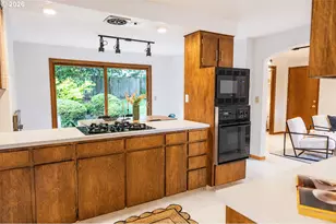 145 S Ridge Dr, Portland, OR 97219 - Photo 9